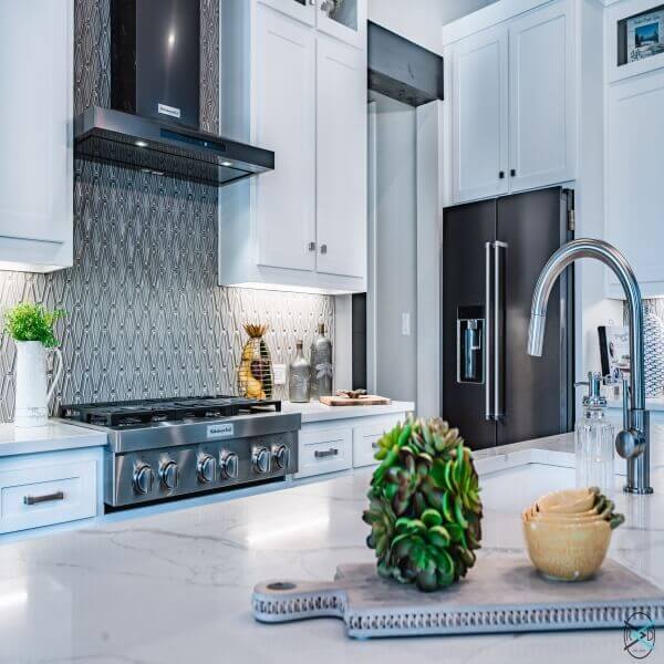 Black and White Kitchen